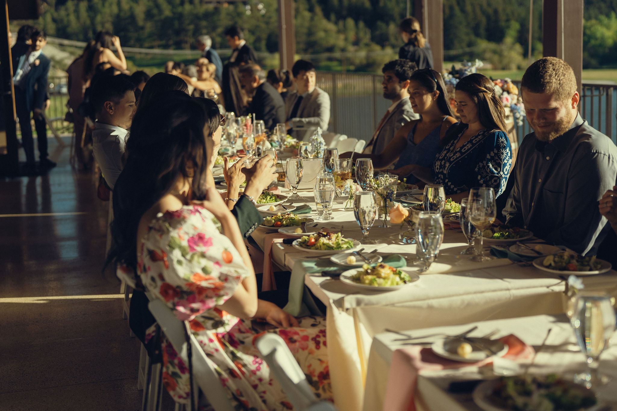 candid wedding reception photos from a beautiful country club wedding day!