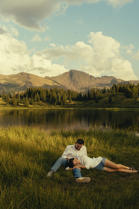couple share romantic moments together during their Molas engagement session 