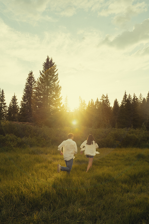 beautiful candid photos from a stunning Colorado engagement session