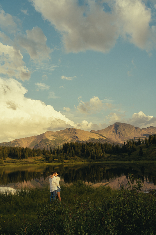 beautiful candid photos from a stunning Colorado engagement session