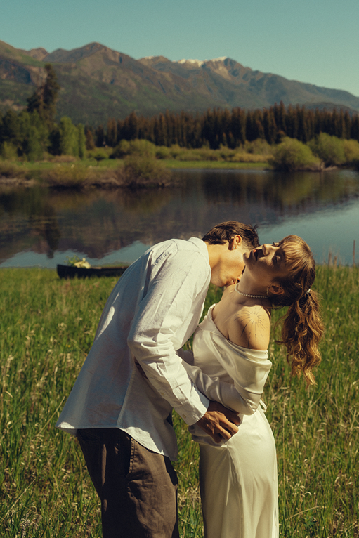intimate documentary style wedding photos from a durango, colorado wedding