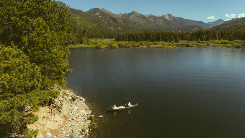 couple paddle out onto the lake 