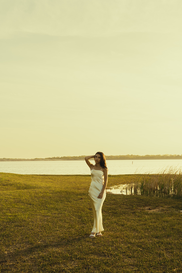 golden hour lakeside senior photos captured by Sasha Takes Pictures a Texas senior photographer 