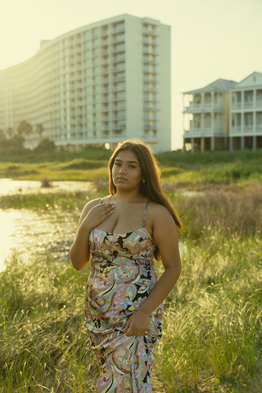 senior poses for a beautiful senior photoshoot session